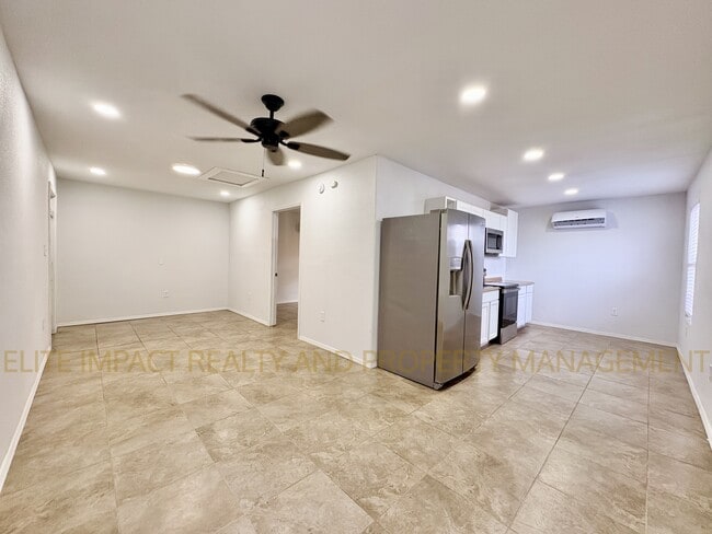 Building Photo - 4650 E Calle Aurora