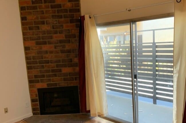 Building Photo - 11610 Moorpark St