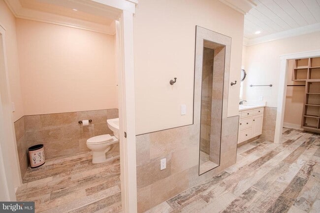 Building Photo - 7918 Bloomfield Rd