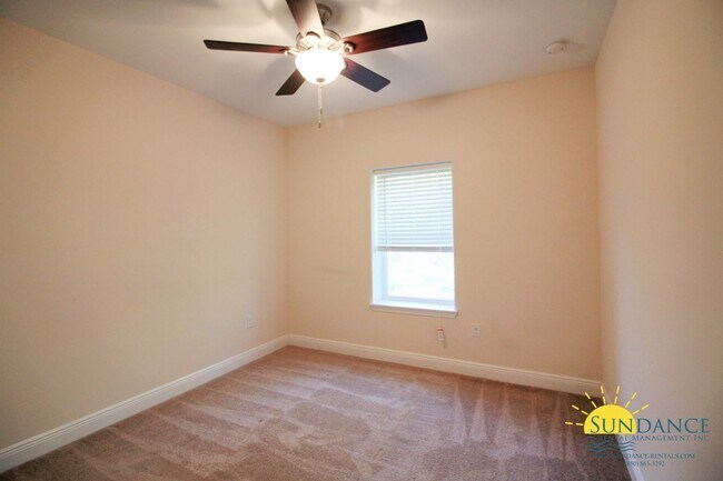 Building Photo - Nice 3 Bedroom Townhouse in The Palm Reserve