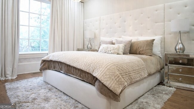 Building Photo - 453 Londonberry Rd NW