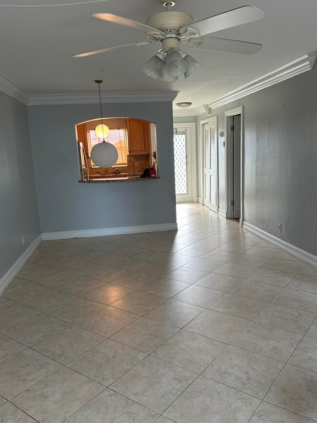 Building Photo - 9949 Sandalfoot Blvd