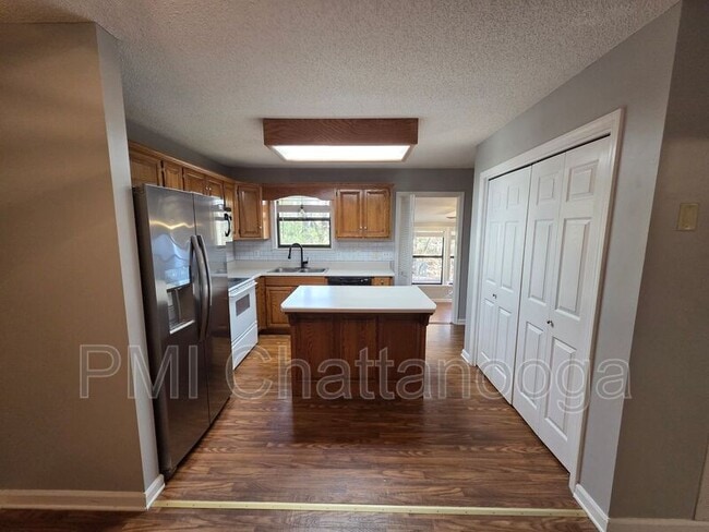 Building Photo - 3719 Crestview Pl