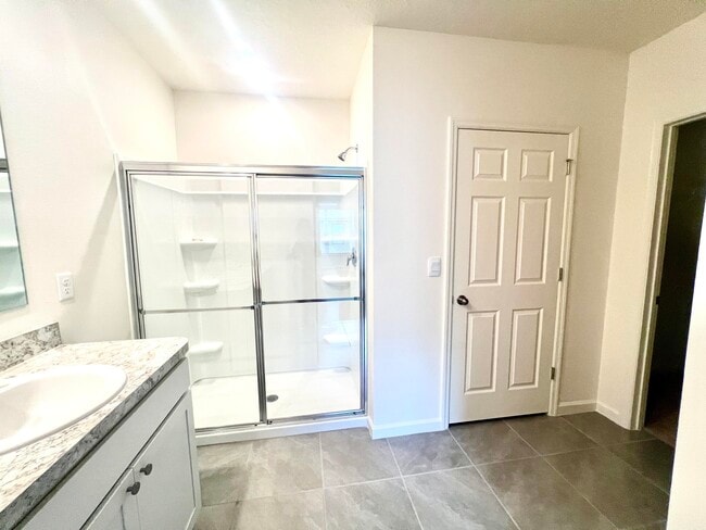 Building Photo - 6694 Topaz Dr