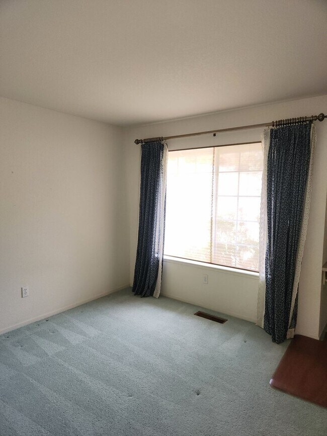 Building Photo - "Must See" House in Oakmont w/beautiful vi...