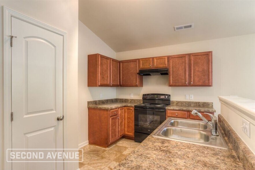Building Photo - 381 Promised Land Dr