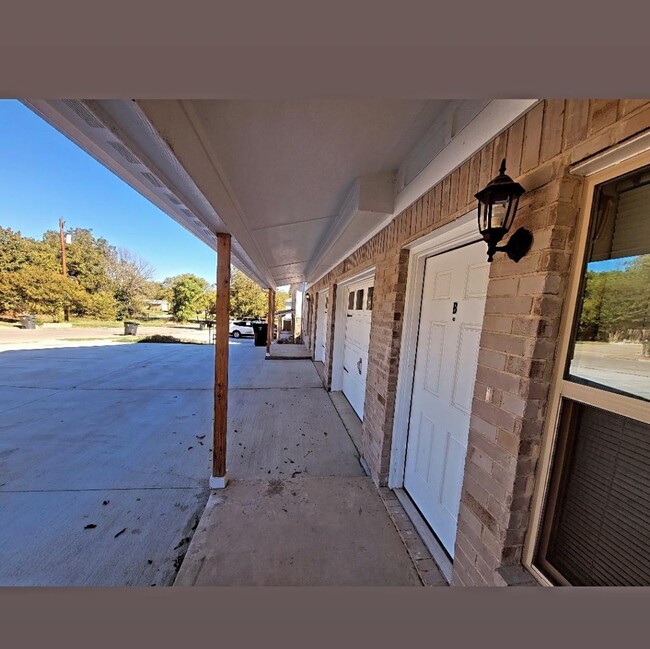 Building Photo - 512 Raymond St