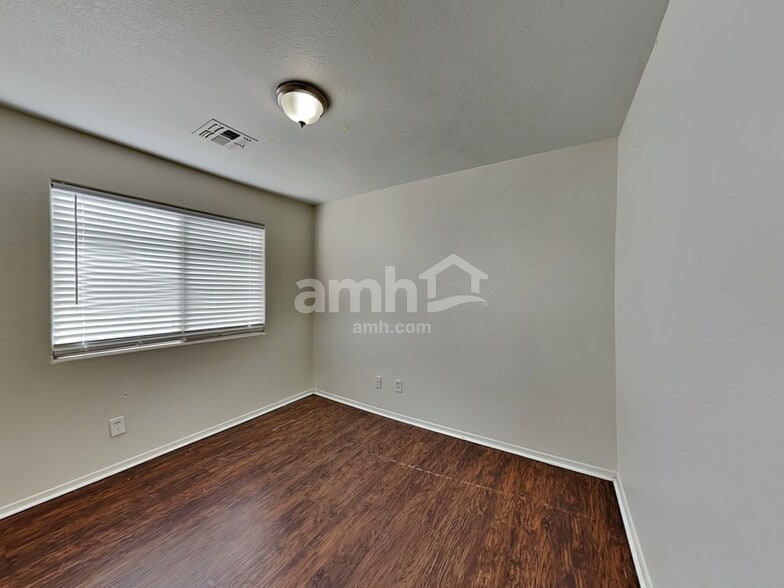 Building Photo - 13964 N 133rd Ln