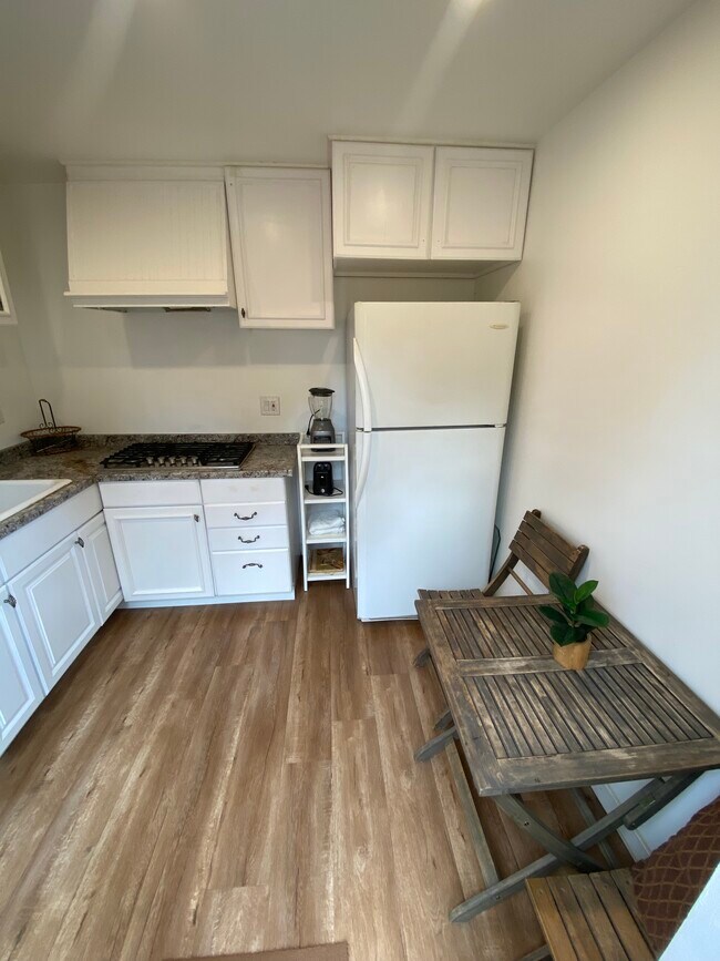 Building Photo - 1851 Magnolia Ave