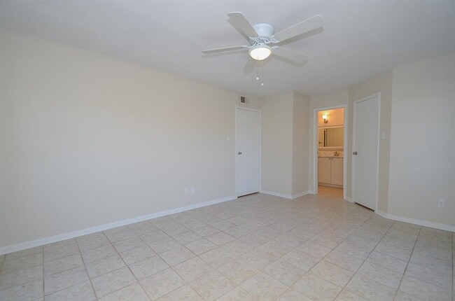 Building Photo - 12550 Whittington Dr