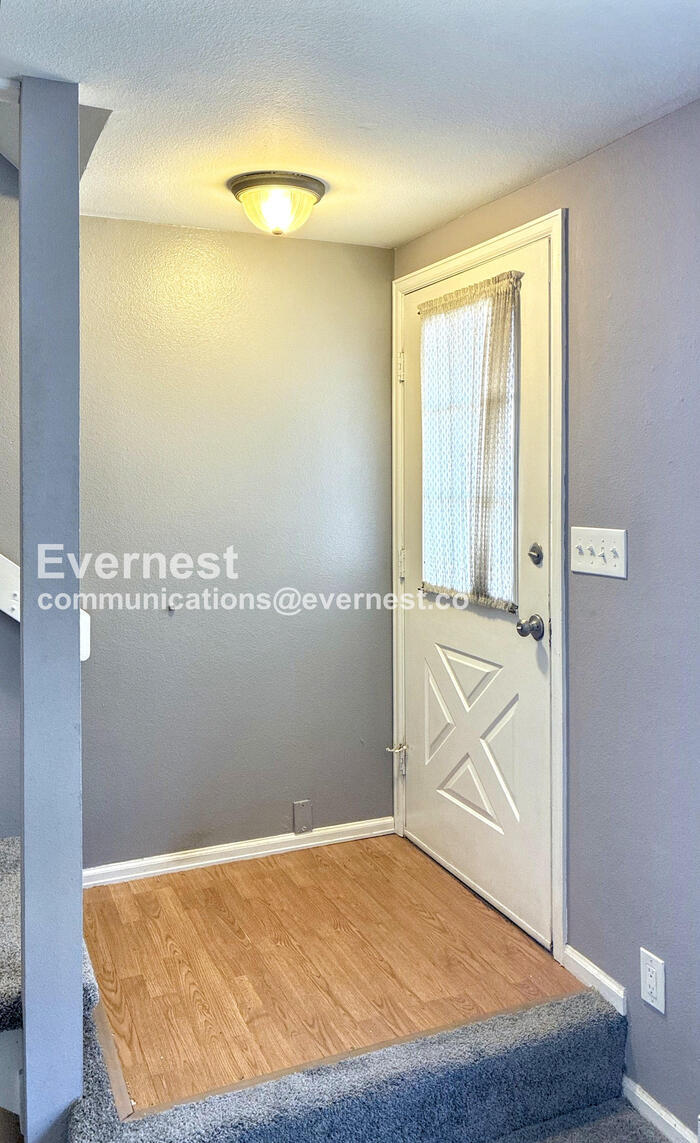 Building Photo - 2828 Silverplume Dr