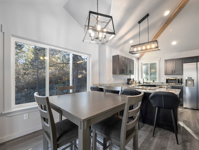 Building Photo - 4711 Red Tail Dr