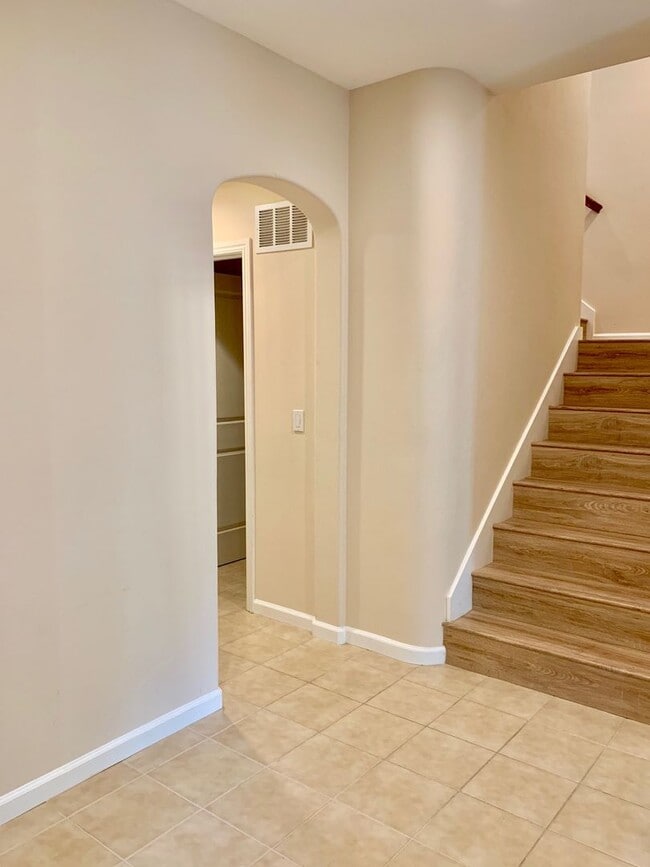 Building Photo - Perfect Shape Large 3 Story Single Family ...