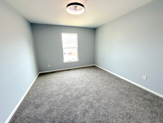 Building Photo - Fresh Updated 1/2 Duplex in Overland Park