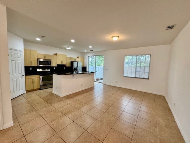 Building Photo - Amazing renovated townhome!3 Bedroom 2.5 B...