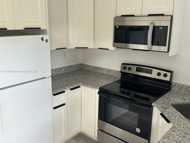 Building Photo - 1308 NW 13th Ct