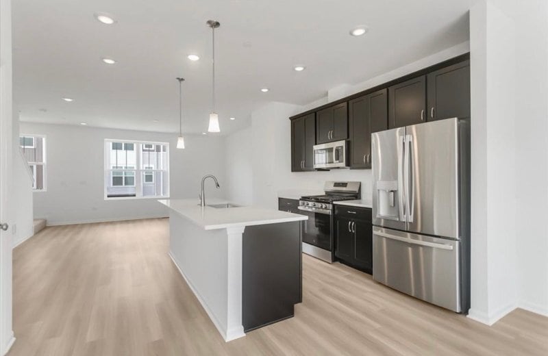 Building Photo - 1060 E Oakton St