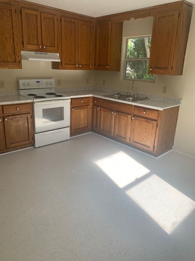 Building Photo - Nice Family Home!