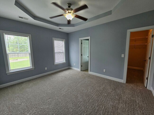 Building Photo - Fenced in 3 Bedroom Home in Southwest Commons