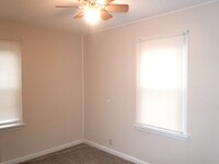 Building Photo - Two Bedroom Cottage Just off the Beltline ...