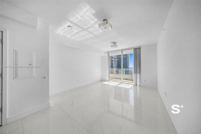 Building Photo - 1080 Brickell Ave