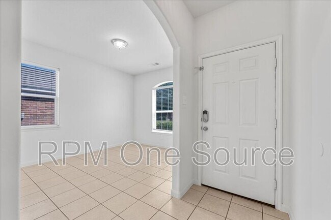 Building Photo - 113 Oriole Dr