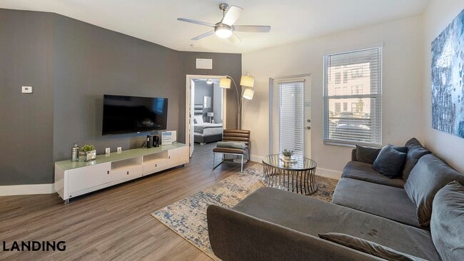 Building Photo - 4950 W Prescott St