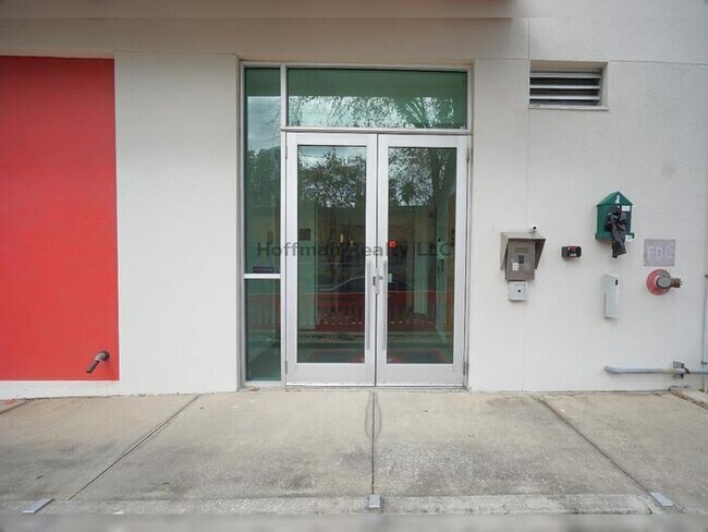 Building Photo - Chanel Side Condo