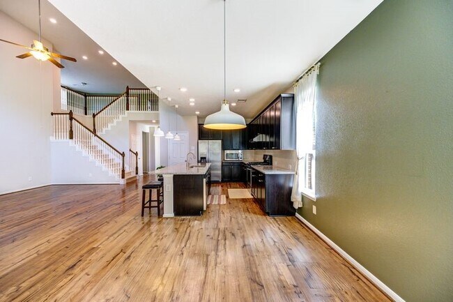 Building Photo - 5918 Rivergrove Bend Dr
