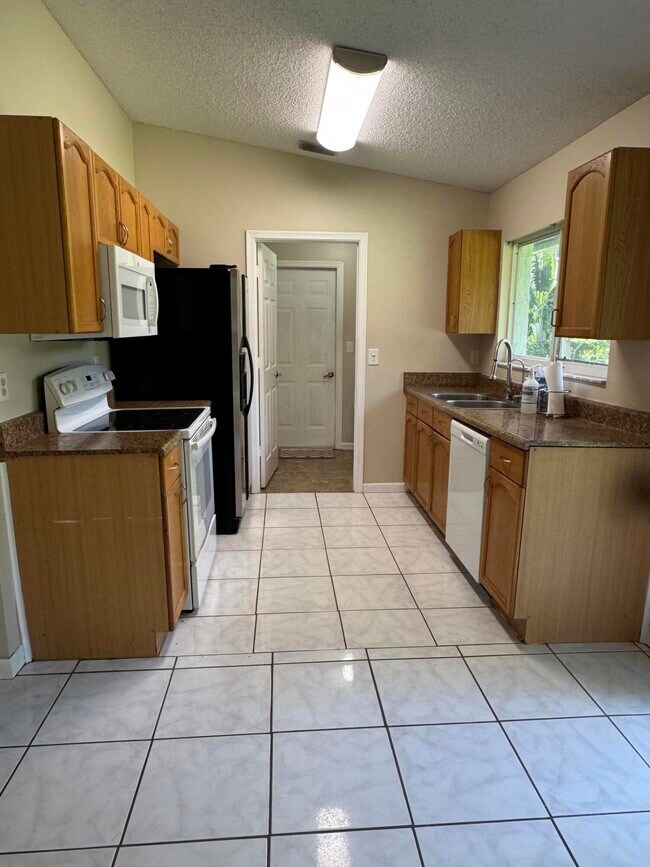 Building Photo - 15780 95th Ln N