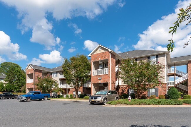 Building Photo - Available Now 2 Bedroom 2 Bath $1,389/mo -...