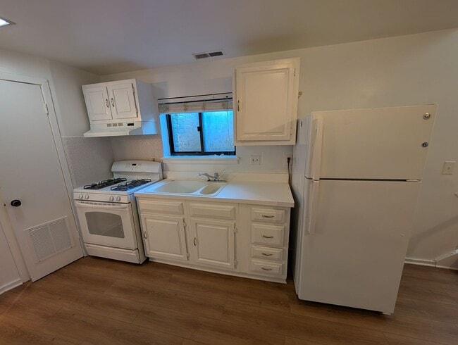 Building Photo - Georgetown Townhouse (Close to the West End and Dupont)