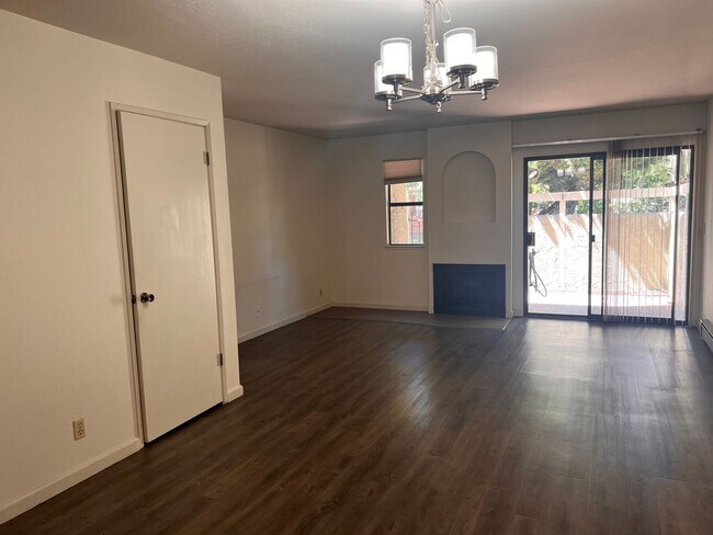Building Photo - Spacious 2 Bedroom with Attached Garage Cl...