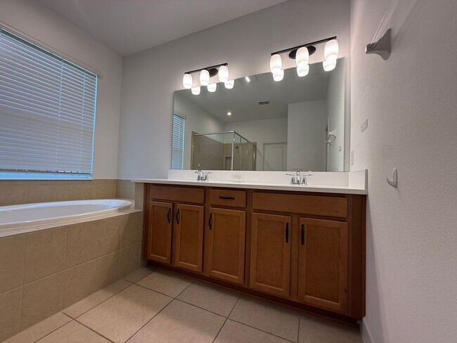 Building Photo - Beautiful Single Family Home in Clermont