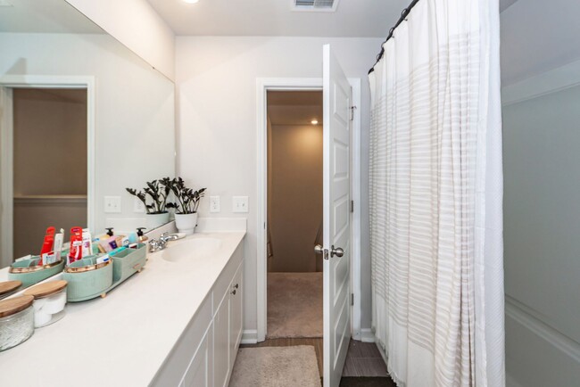 Building Photo - 3 Bedroom 2.5 Bath Single Family Home in W...