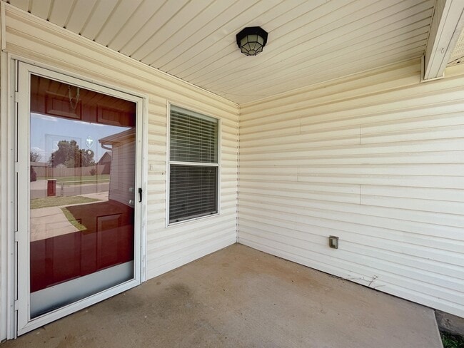 Building Photo - 824 Eric Cir
