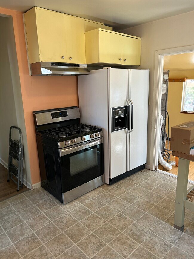 Building Photo - 1040 NE 78th Ave