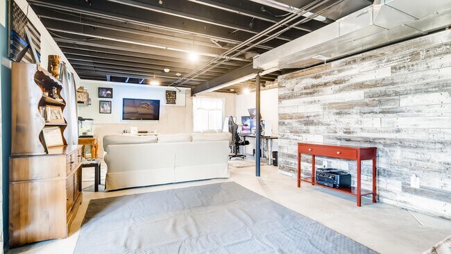 Building Photo - Spacious 4 Bedroom in 80923