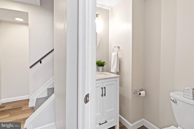 Building Photo - 689 Clearview Ave