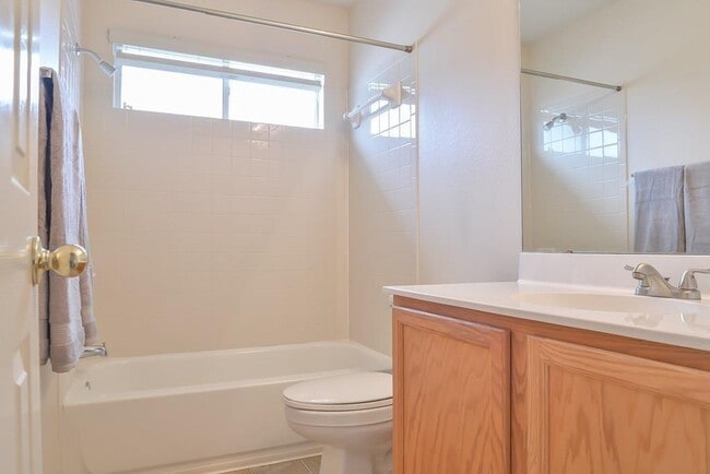 Building Photo - 520 Fort Thomas Pl