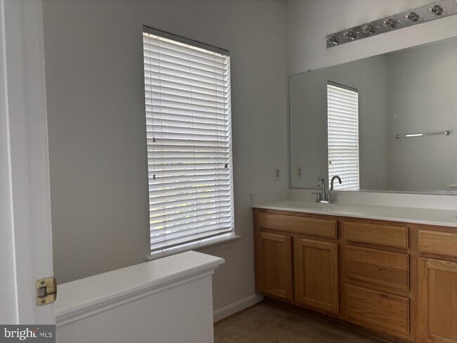 Building Photo - 594 Hopkins Landing Dr