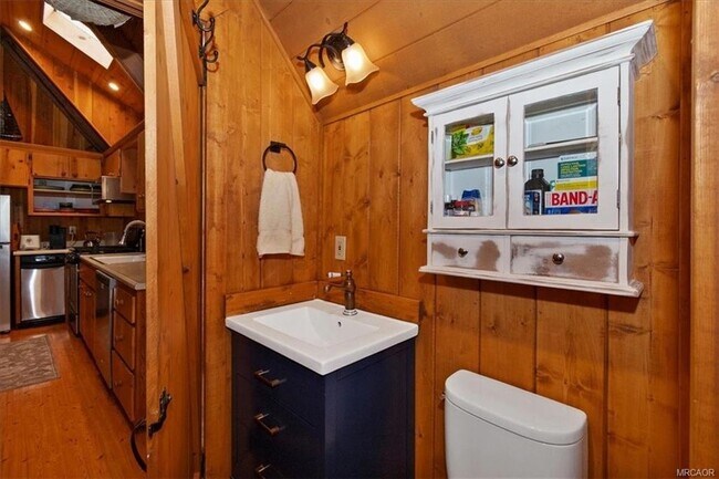 Building Photo - 295 Sunset Dr