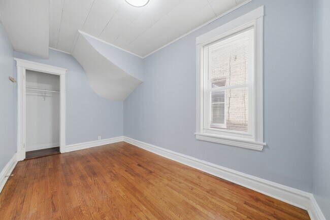 Building Photo - 4044 W Potomac Ave