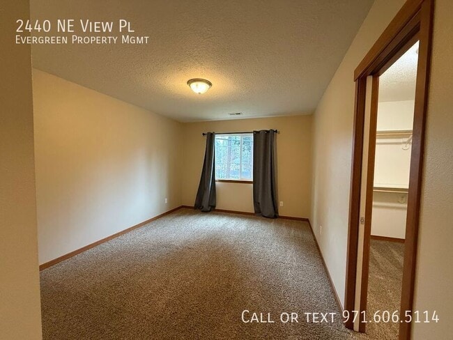 Building Photo - 2440 NE View Pl