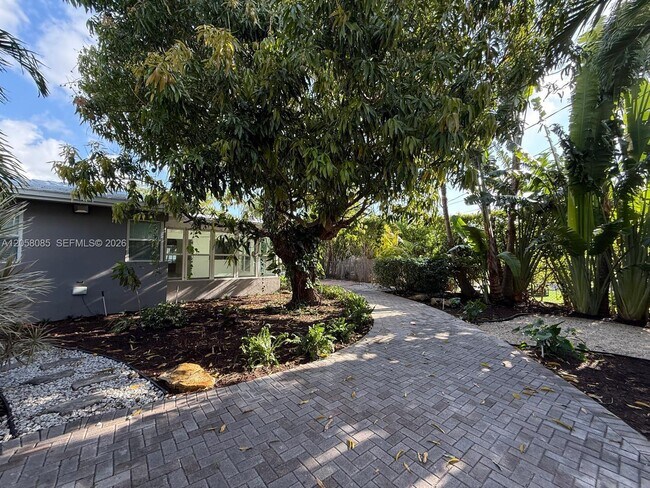 Building Photo - 1116 Biarritz Dr