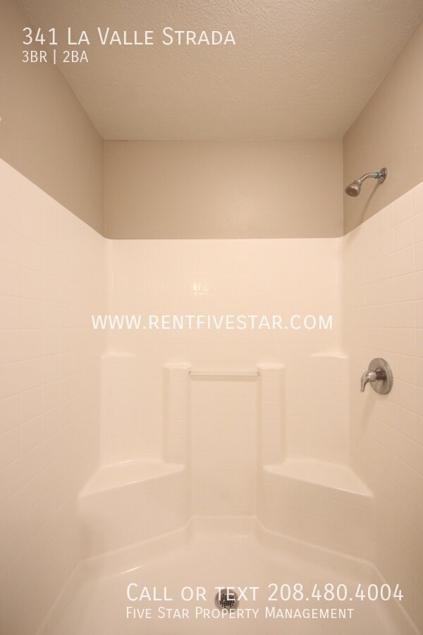 Building Photo - 341 La Valle Strada