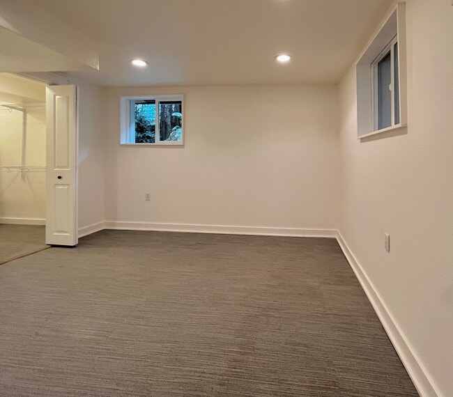 Garden Unit Bedroom - 3029 19th Ave S