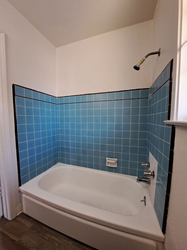 Building Photo - 1291-1295 N. Fruit Ave. (Duplex)