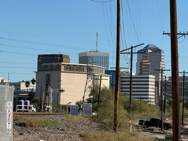 Building Photo - 803 N Van Alstine St