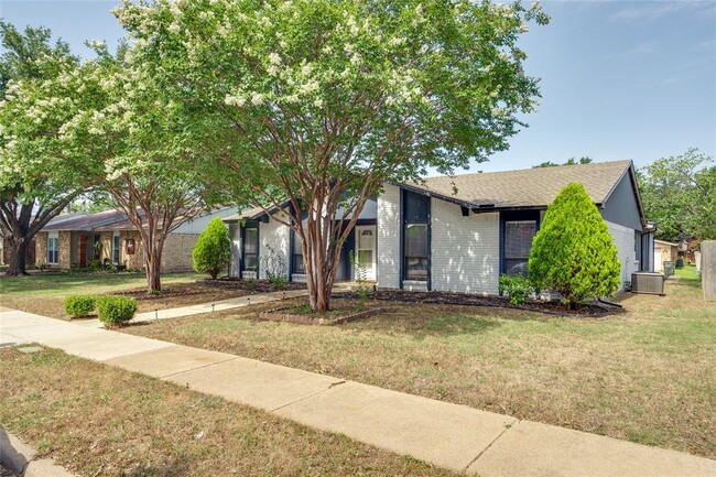 Building Photo - 3321 Pinion Dr